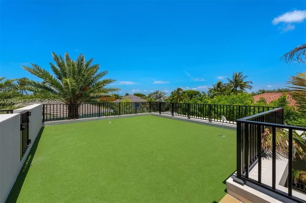 165 Hampton Ln Key Biscayne, FL 33149