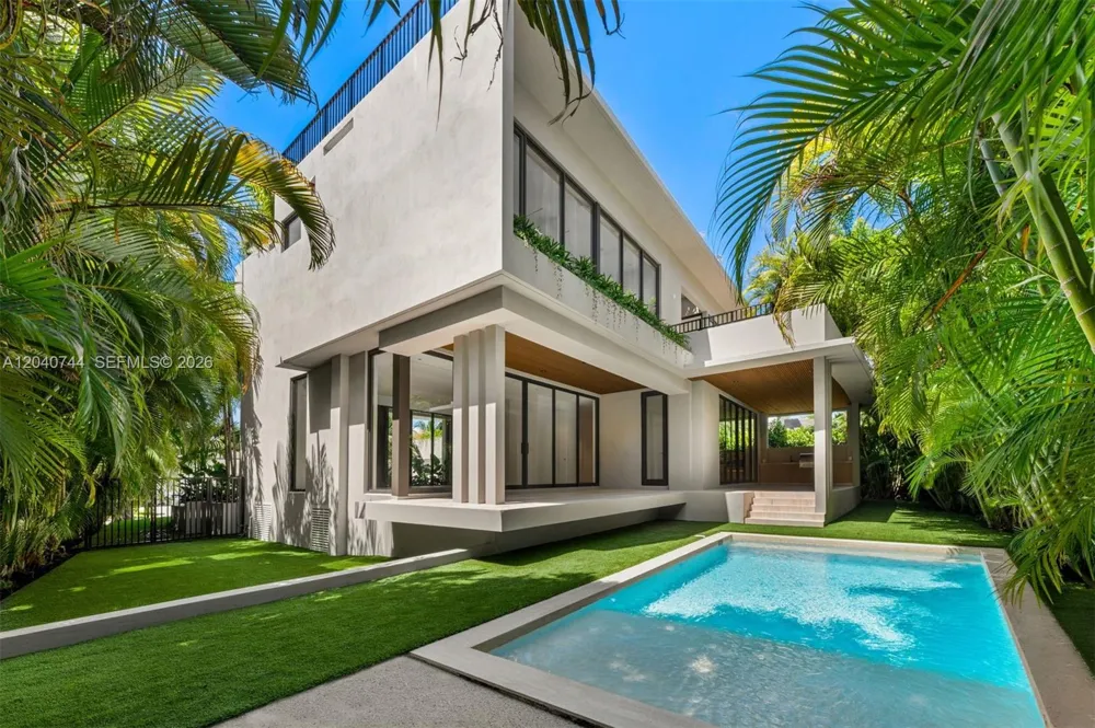 165 Hampton Ln Key Biscayne, FL 33149
