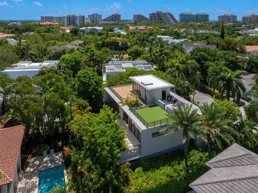 165 Hampton Ln Key Biscayne, FL 33149