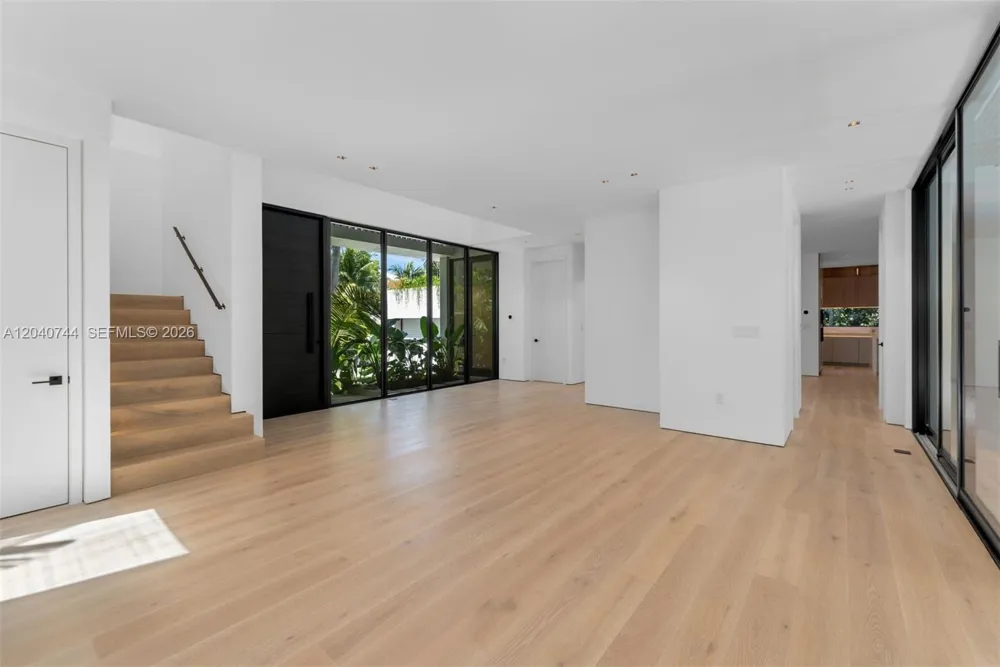 165 Hampton Ln Key Biscayne, FL 33149