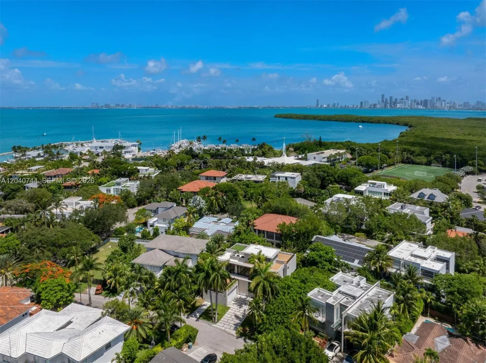 165 Hampton Ln Key Biscayne, FL 33149