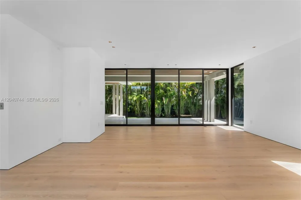 165 Hampton Ln Key Biscayne, FL 33149