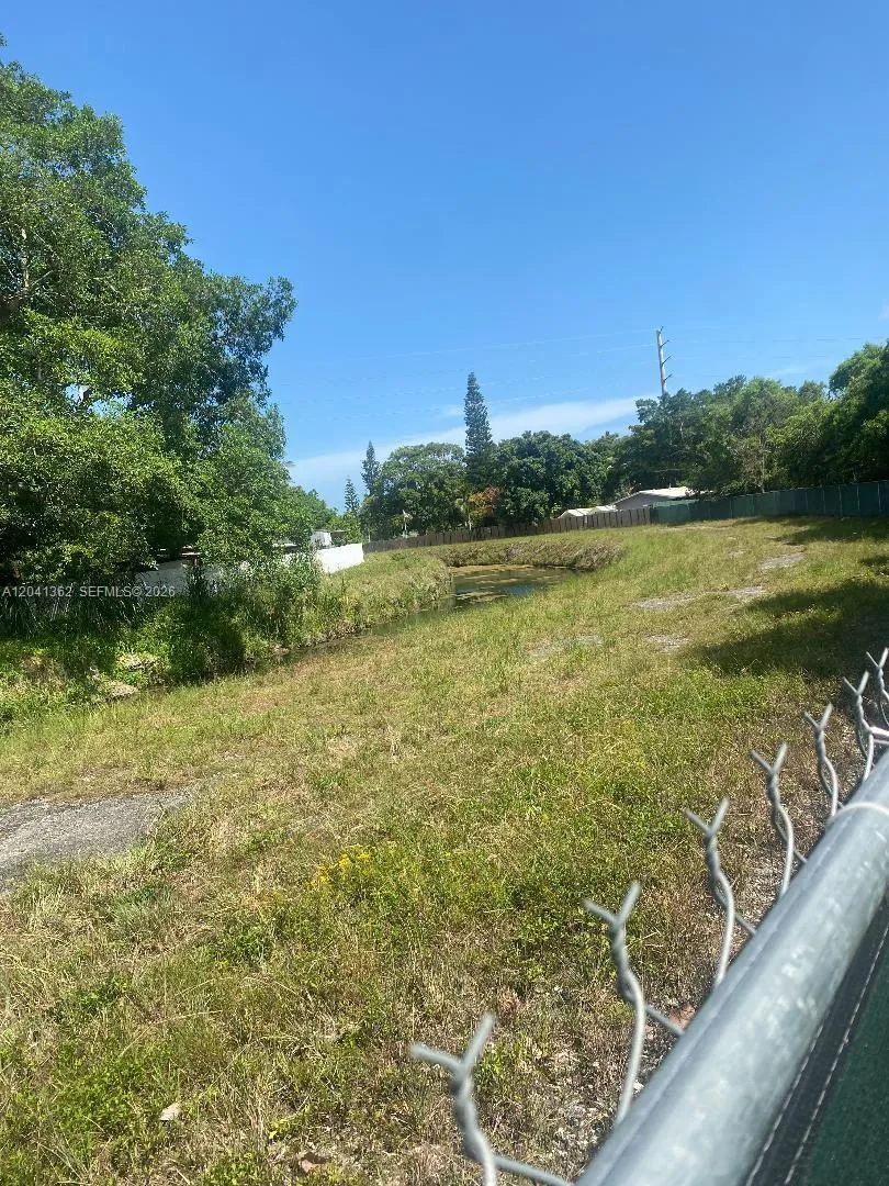 23625 125 AV Homestead, FL 33032