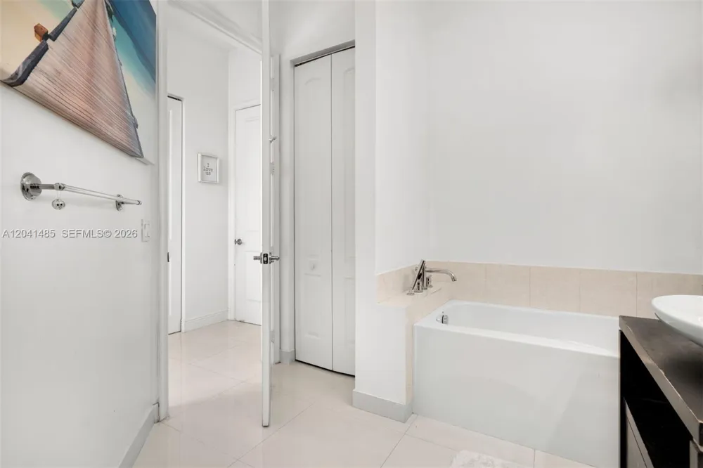 480 NE 30th St #501 Miami, FL 33137