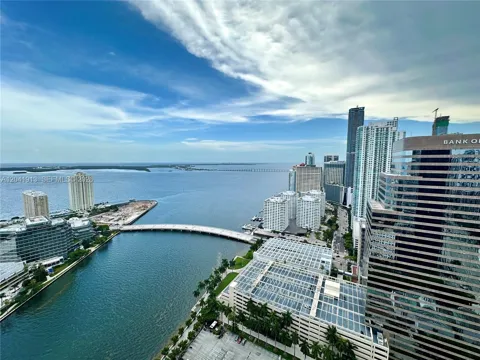 495 Brickell Ave #4011