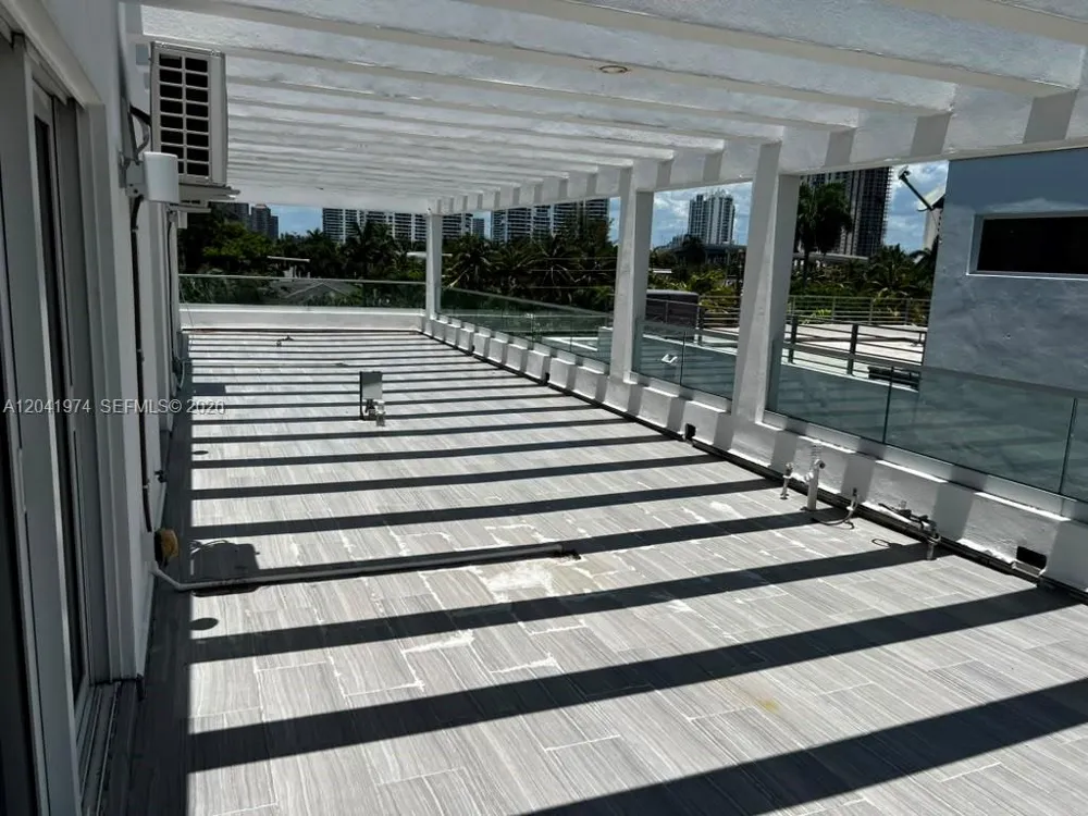 18975 Atlantic Blvd #18975 Sunny Isles Beach, FL 33160