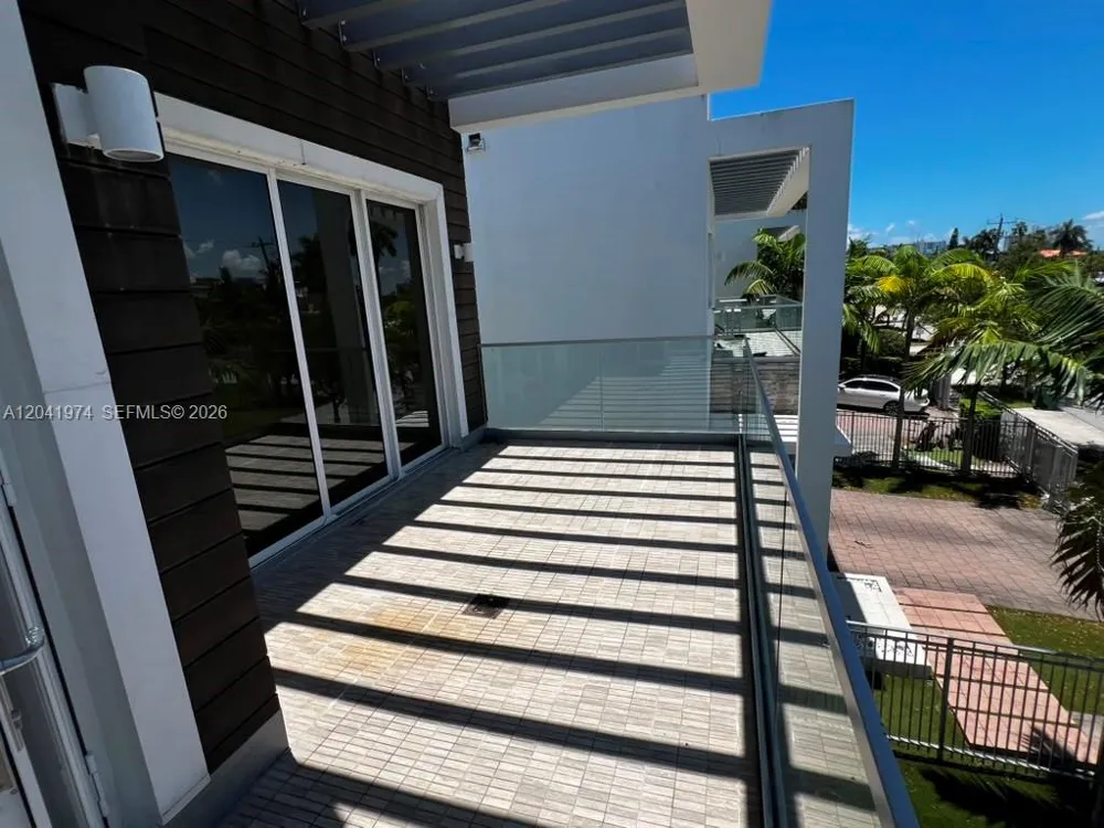 18975 Atlantic Blvd #18975 Sunny Isles Beach, FL 33160
