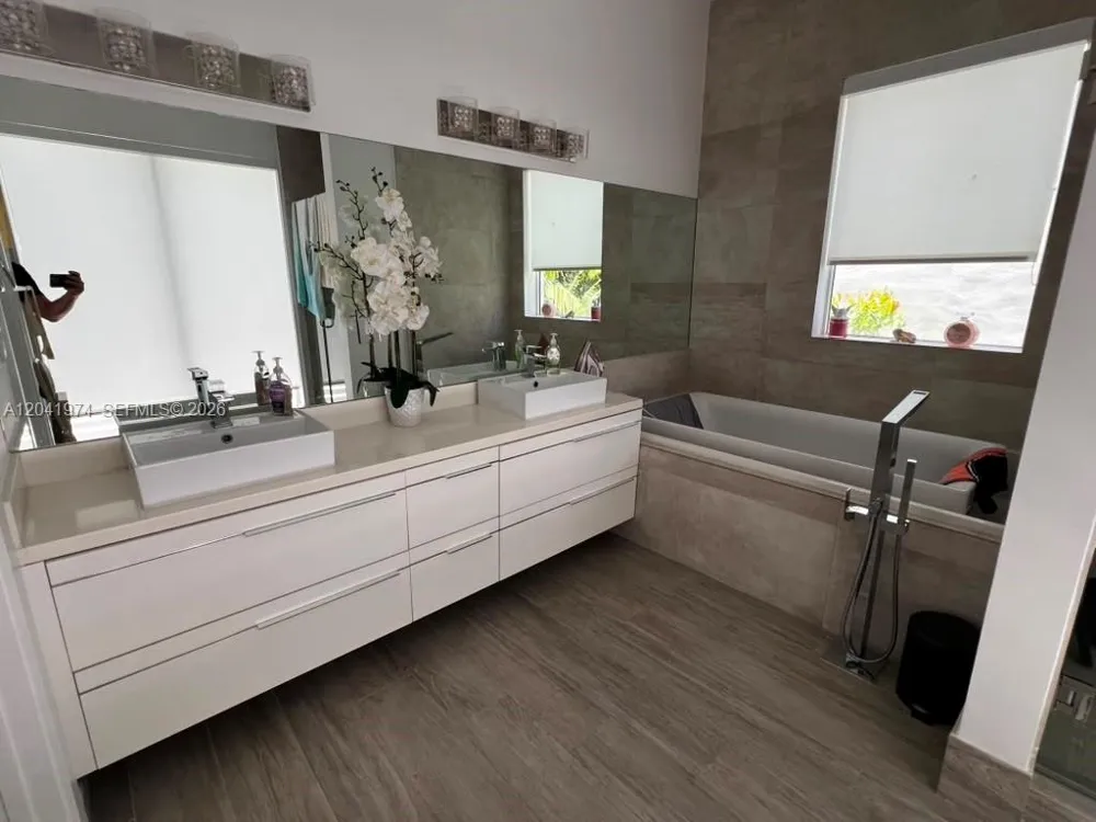 18975 Atlantic Blvd #18975 Sunny Isles Beach, FL 33160