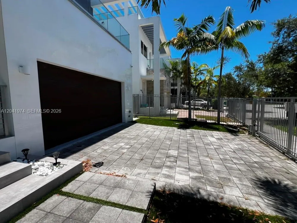18975 Atlantic Blvd #18975 Sunny Isles Beach, FL 33160