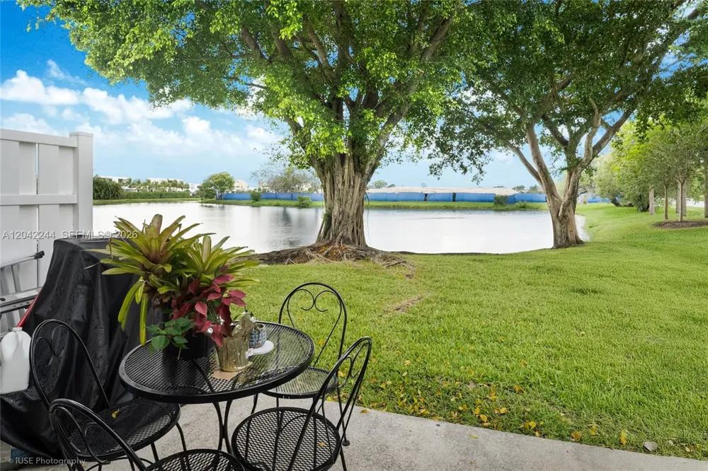 221 Riviera Cir Weston, FL 33326
