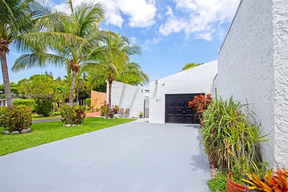 9675 NW 26th Pl #5 Sunrise, FL 33322