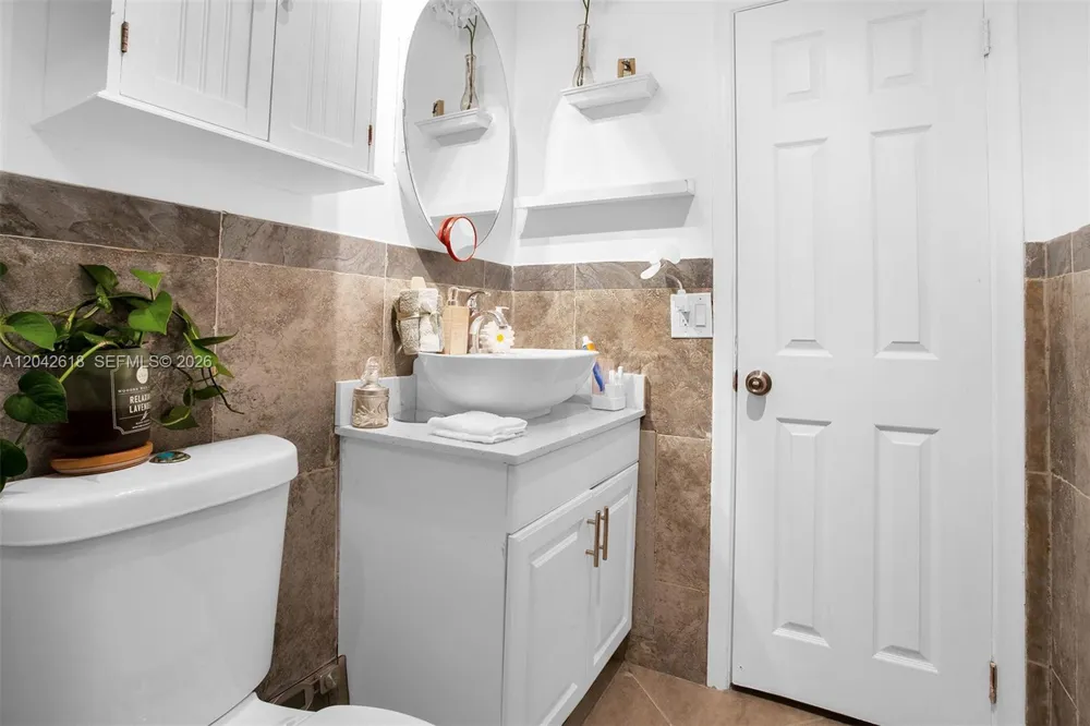 9675 NW 26th Pl #5 Sunrise, FL 33322