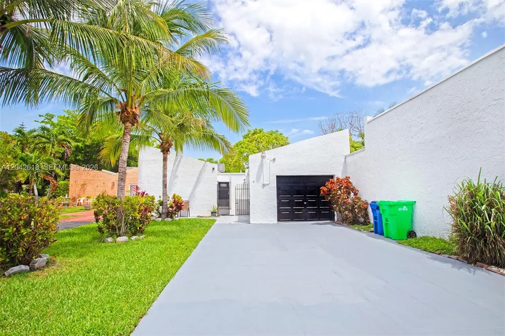 9675 NW 26th Pl #5 Sunrise, FL 33322