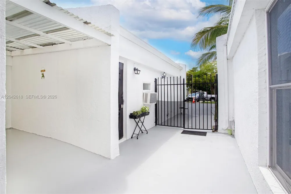 9675 NW 26th Pl #5 Sunrise, FL 33322