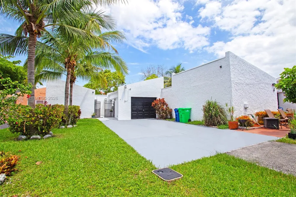 9675 NW 26th Pl #5 Sunrise, FL 33322