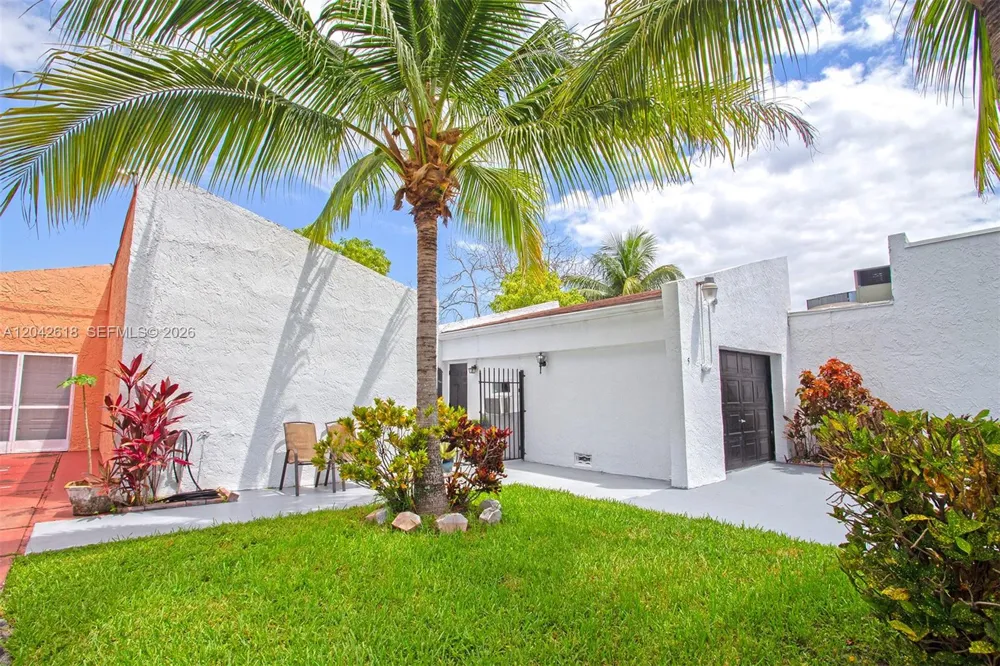 9675 NW 26th Pl #5 Sunrise, FL 33322