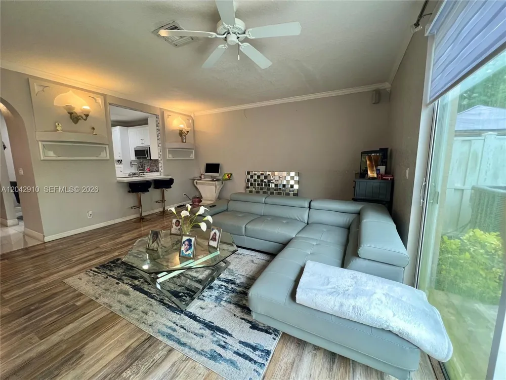 8917 NW 54th St Sunrise, FL 33351