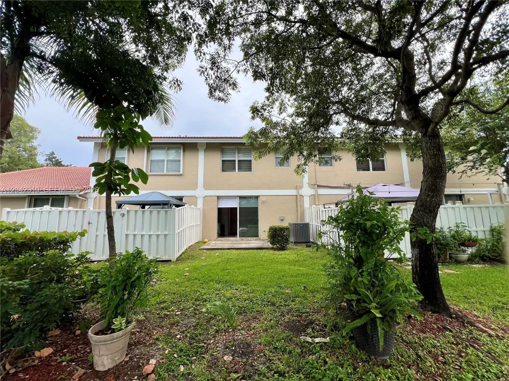 8917 NW 54th St Sunrise, FL 33351