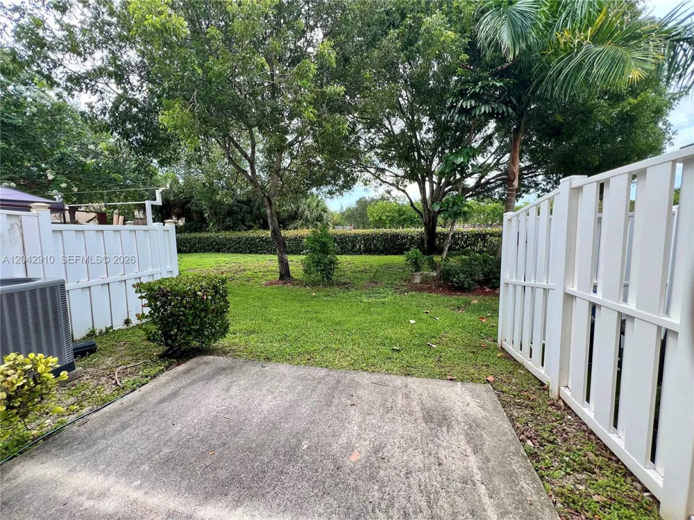 8917 NW 54th St Sunrise, FL 33351