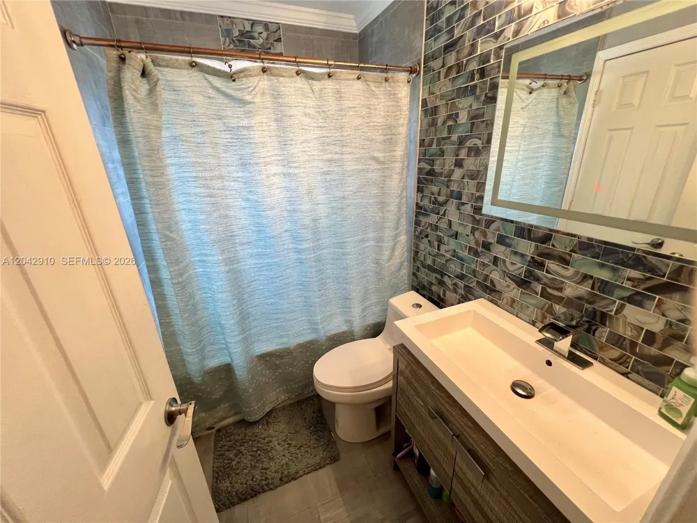 8917 NW 54th St Sunrise, FL 33351