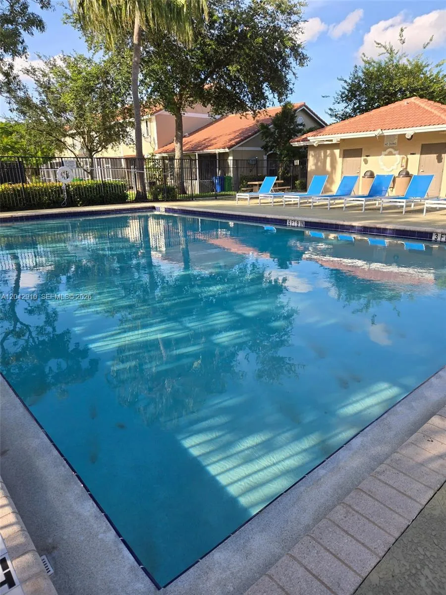 8917 NW 54th St Sunrise, FL 33351