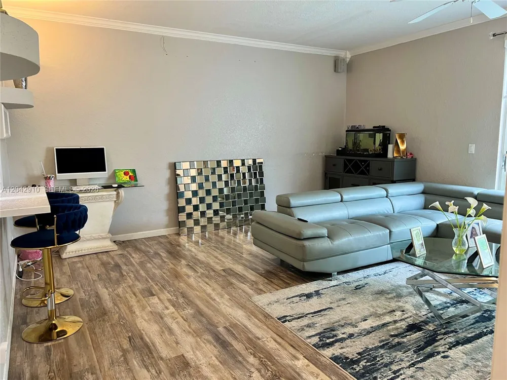 8917 NW 54th St Sunrise, FL 33351