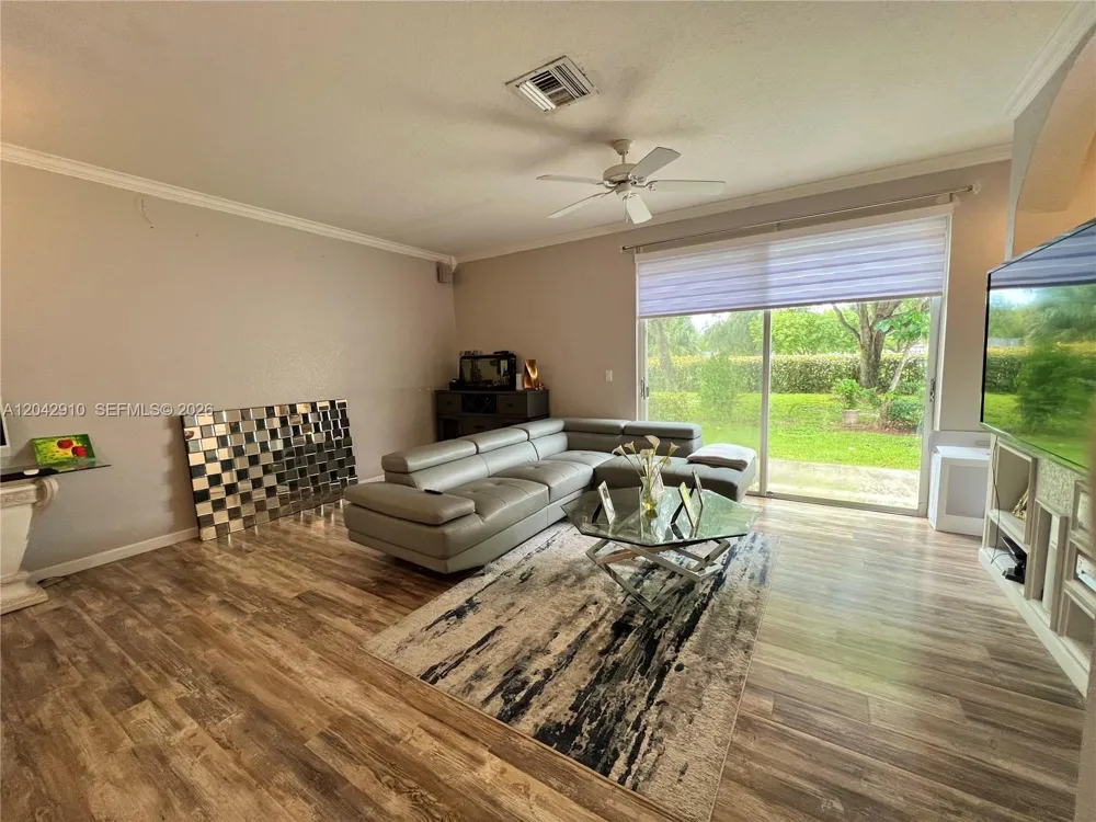 8917 NW 54th St Sunrise, FL 33351
