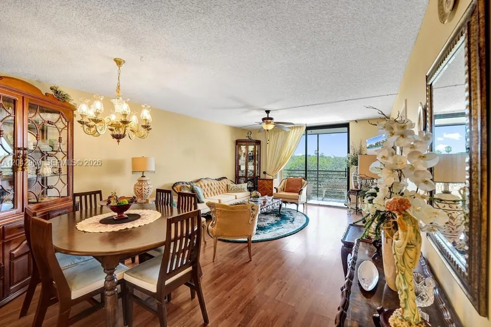 1000 Colony Point Cir #422 Pembroke Pines, FL 33026