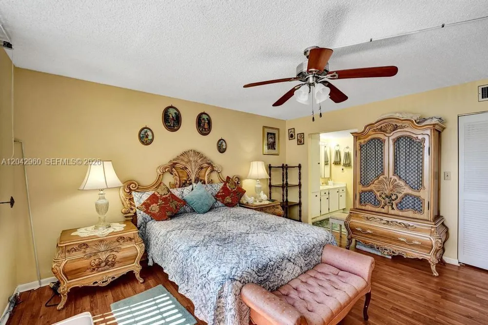 1000 Colony Point Cir #422 Pembroke Pines, FL 33026