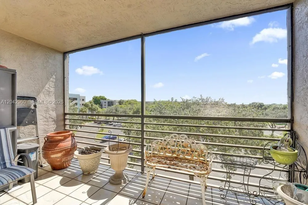 1000 Colony Point Cir #422 Pembroke Pines, FL 33026