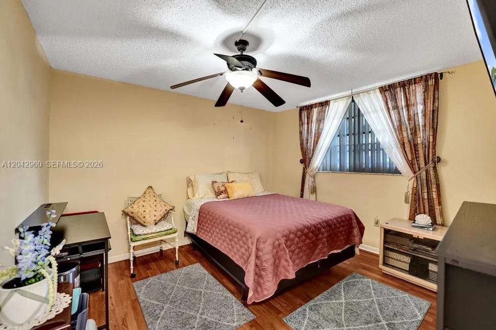 1000 Colony Point Cir #422 Pembroke Pines, FL 33026