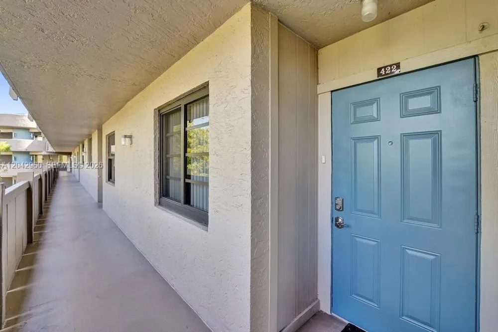 1000 Colony Point Cir #422 Pembroke Pines, FL 33026