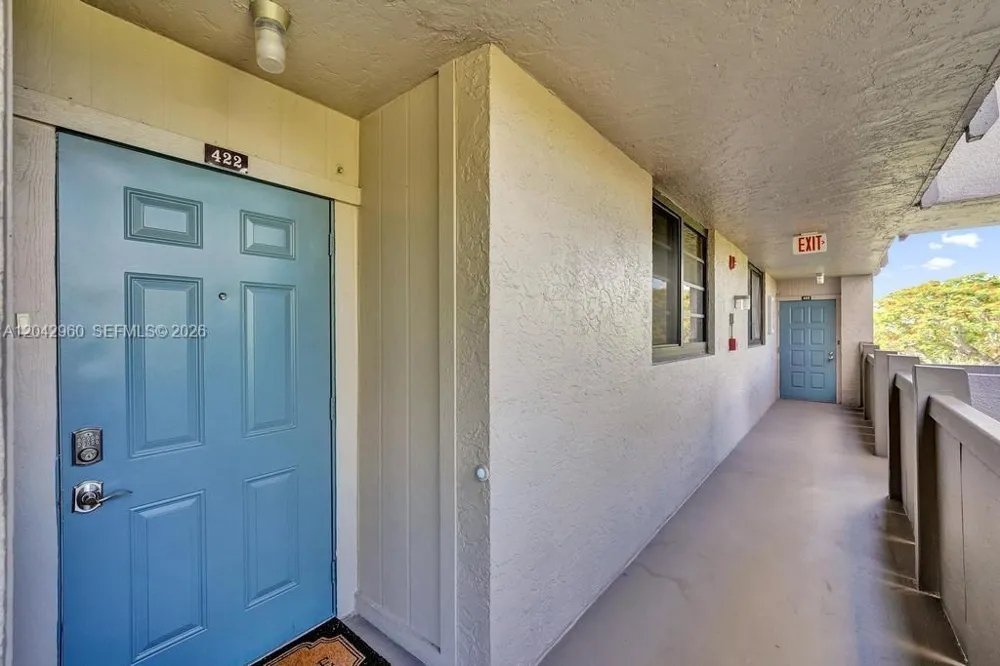 1000 Colony Point Cir #422 Pembroke Pines, FL 33026
