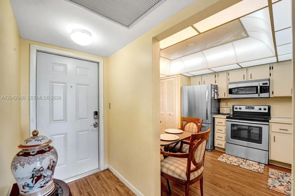 1000 Colony Point Cir #422 Pembroke Pines, FL 33026