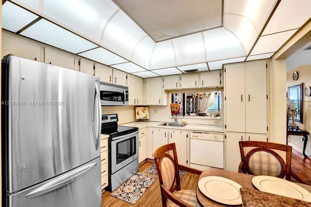 1000 Colony Point Cir #422 Pembroke Pines, FL 33026