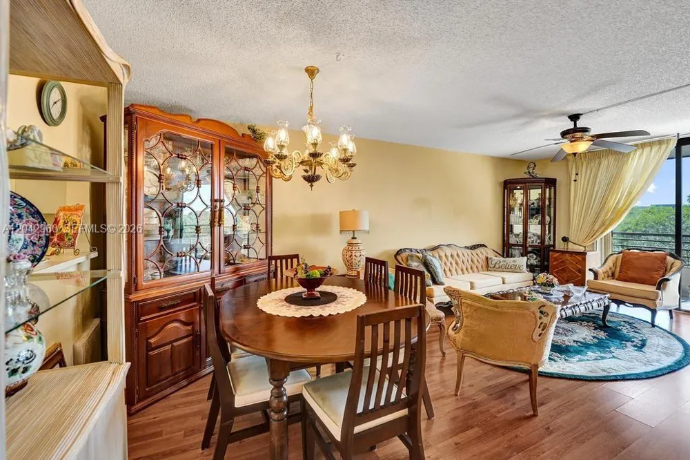 1000 Colony Point Cir #422 Pembroke Pines, FL 33026