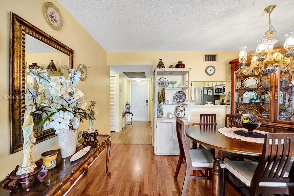 1000 Colony Point Cir #422 Pembroke Pines, FL 33026