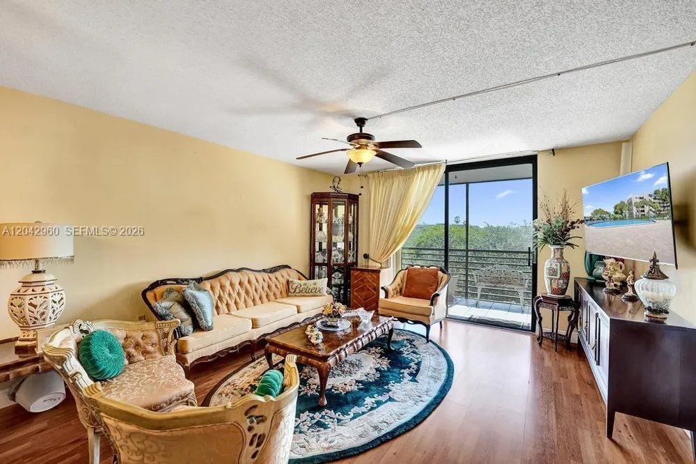 1000 Colony Point Cir #422 Pembroke Pines, FL 33026