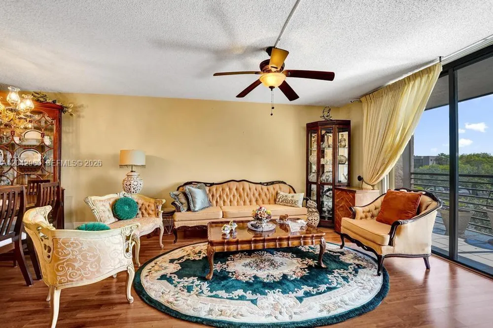 1000 Colony Point Cir #422 Pembroke Pines, FL 33026
