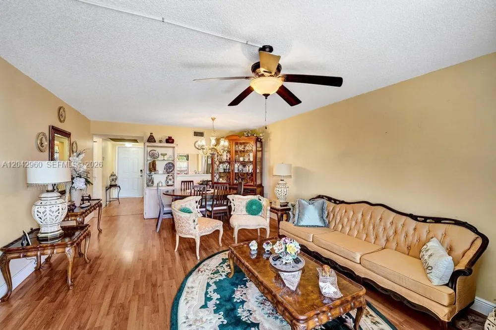 1000 Colony Point Cir #422 Pembroke Pines, FL 33026