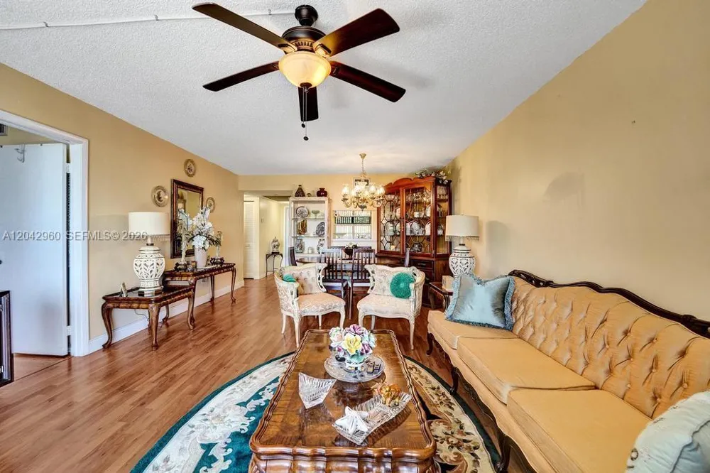 1000 Colony Point Cir #422 Pembroke Pines, FL 33026