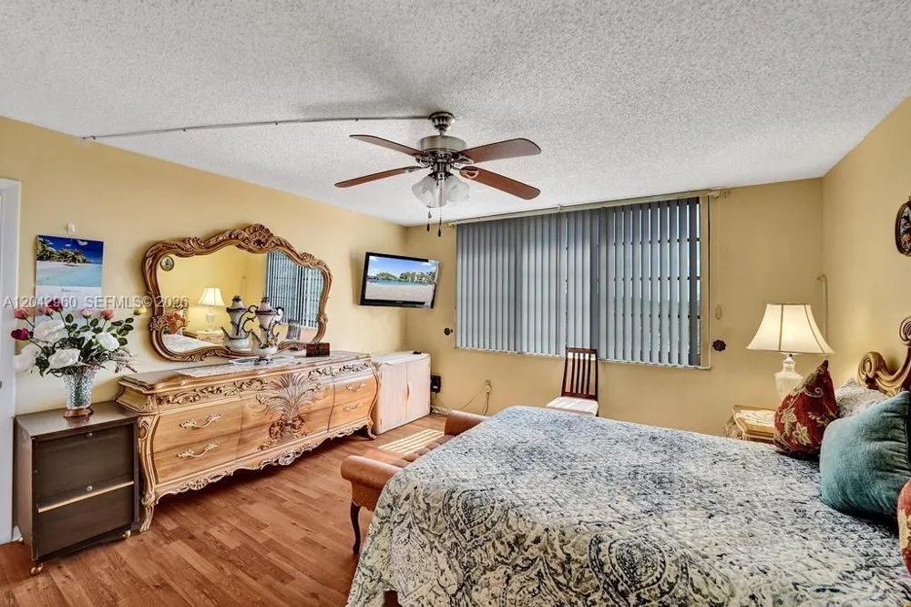 1000 Colony Point Cir #422 Pembroke Pines, FL 33026