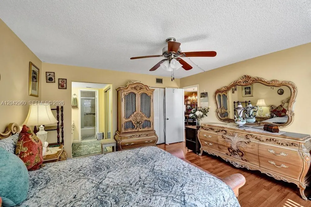 1000 Colony Point Cir #422 Pembroke Pines, FL 33026