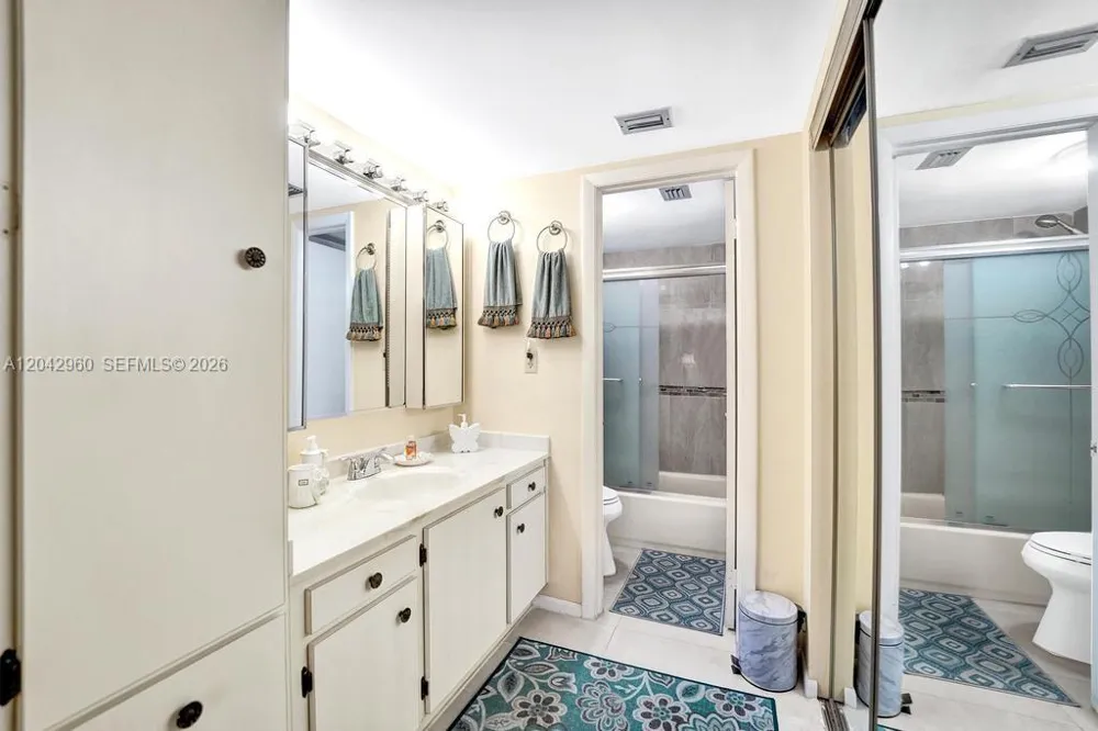 1000 Colony Point Cir #422 Pembroke Pines, FL 33026