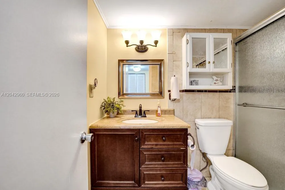 1000 Colony Point Cir #422 Pembroke Pines, FL 33026