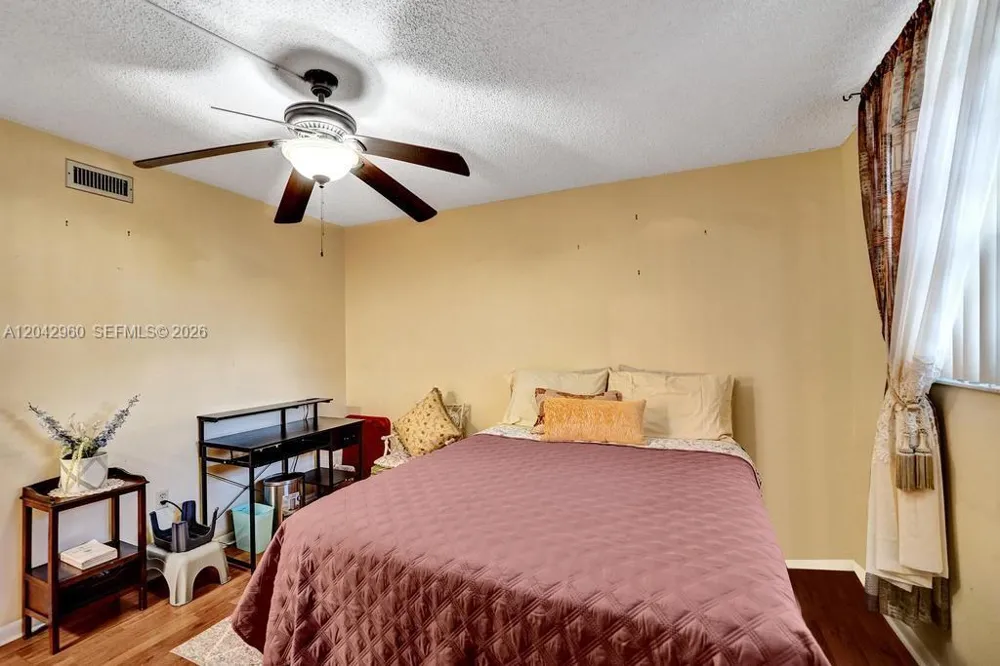 1000 Colony Point Cir #422 Pembroke Pines, FL 33026