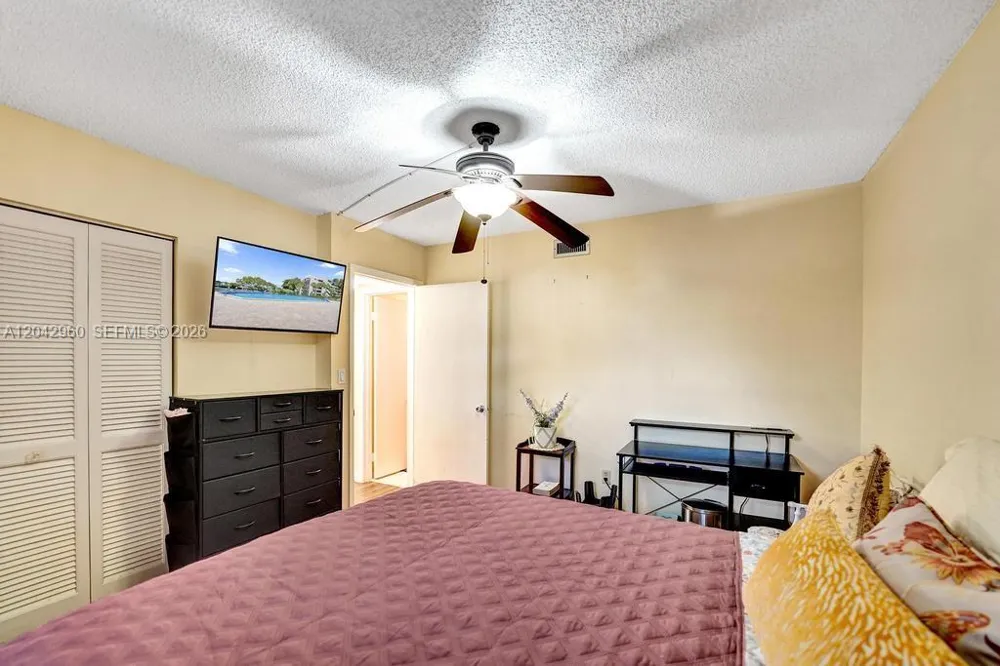 1000 Colony Point Cir #422 Pembroke Pines, FL 33026