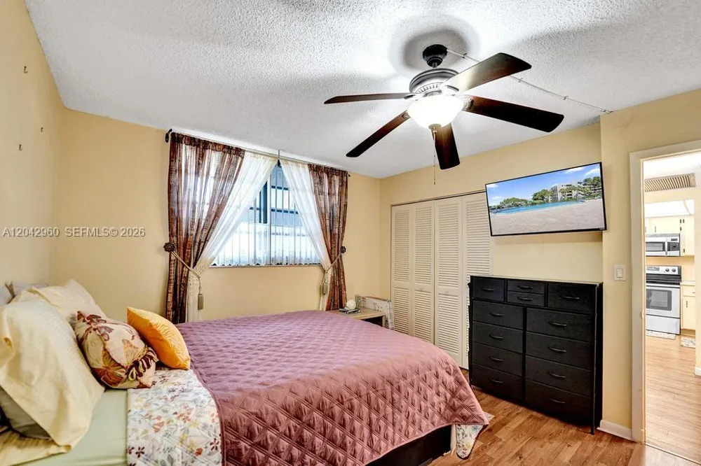 1000 Colony Point Cir #422 Pembroke Pines, FL 33026