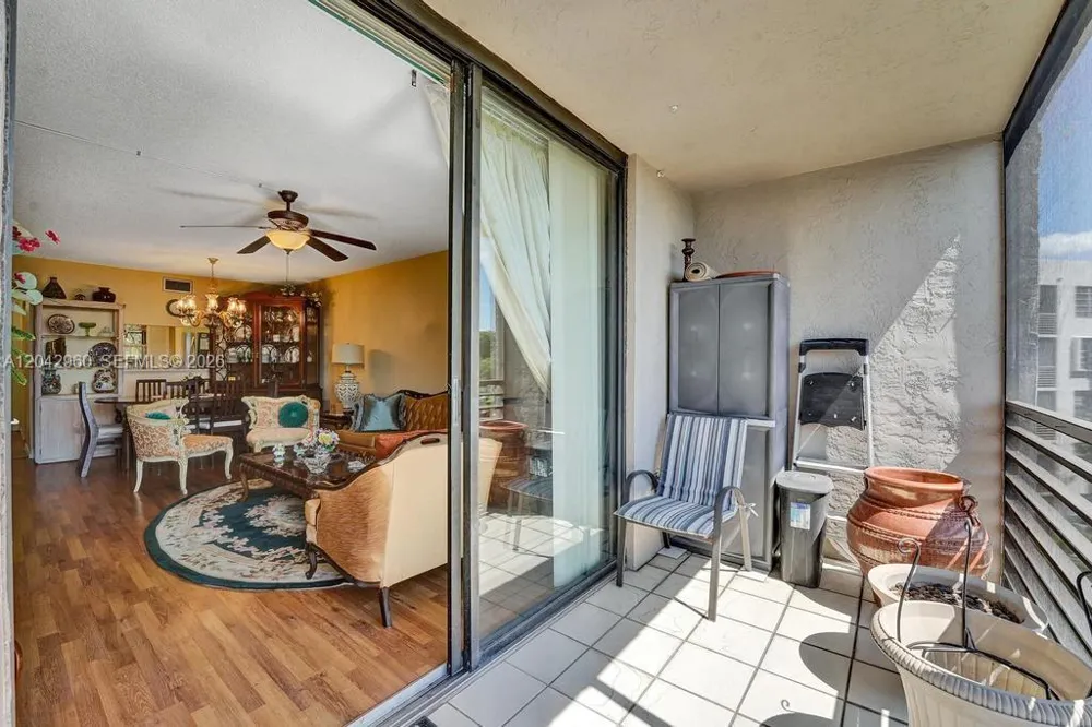 1000 Colony Point Cir #422 Pembroke Pines, FL 33026