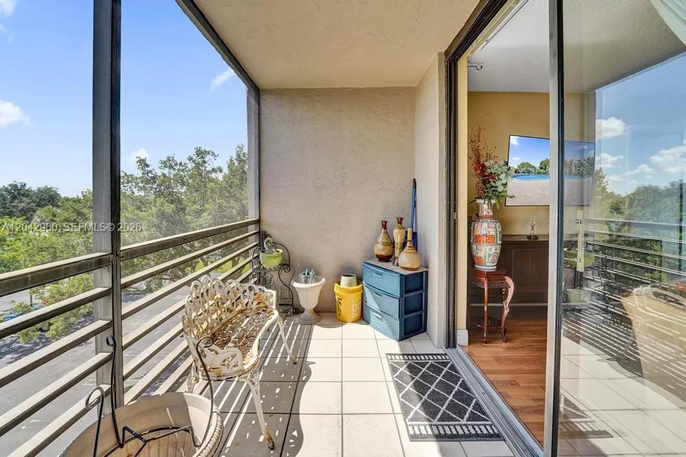 1000 Colony Point Cir #422 Pembroke Pines, FL 33026